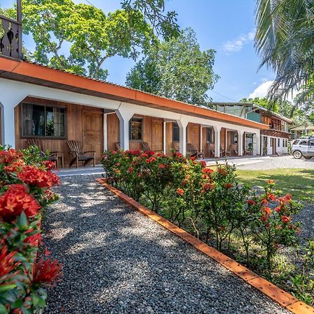 Cabinas Arrecife Cahuita Exterior photo