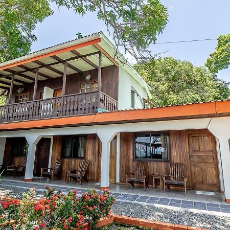 Cabinas Arrecife Cahuita Exterior photo
