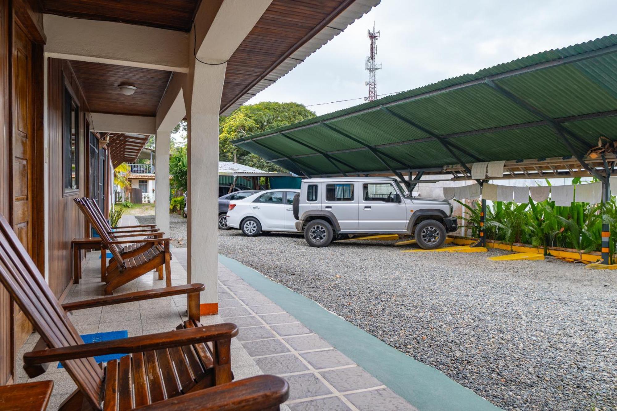 Cabinas Arrecife Cahuita Exterior photo