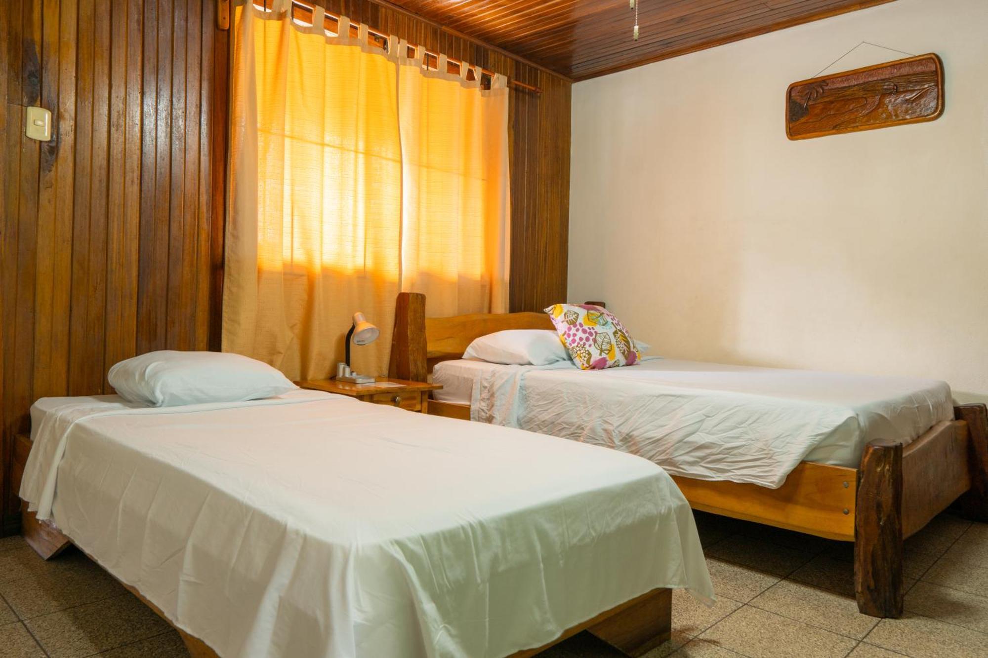 Cabinas Arrecife Cahuita Exterior photo
