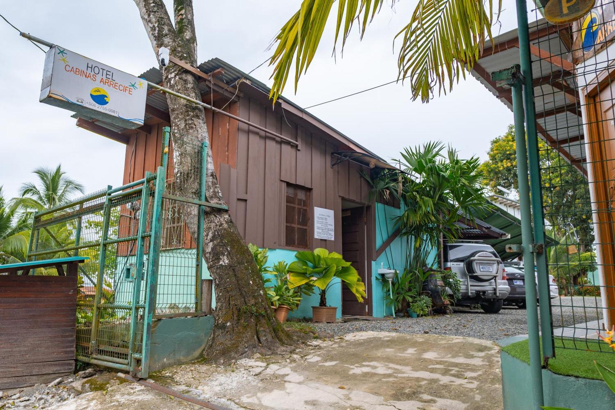Cabinas Arrecife Cahuita Exterior photo
