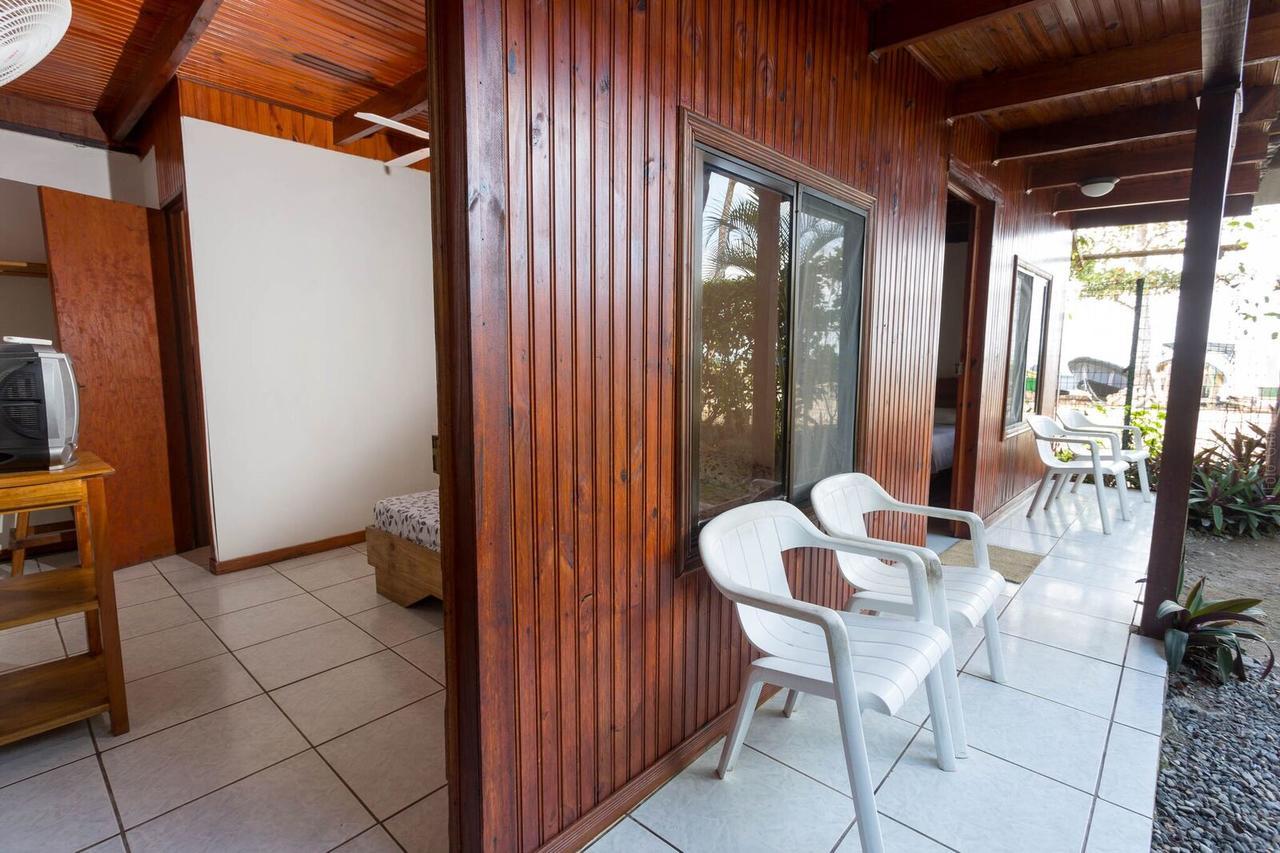 Cabinas Arrecife Cahuita Exterior photo