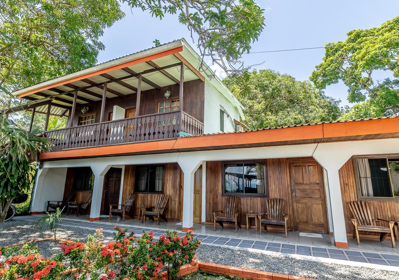 Cabinas Arrecife Cahuita Exterior photo