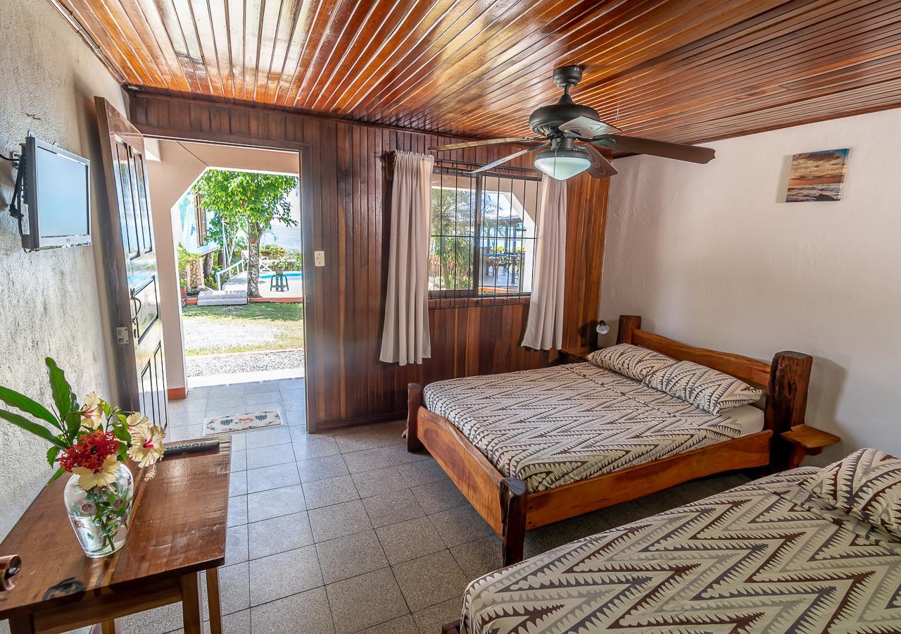 Cabinas Arrecife Cahuita Exterior photo