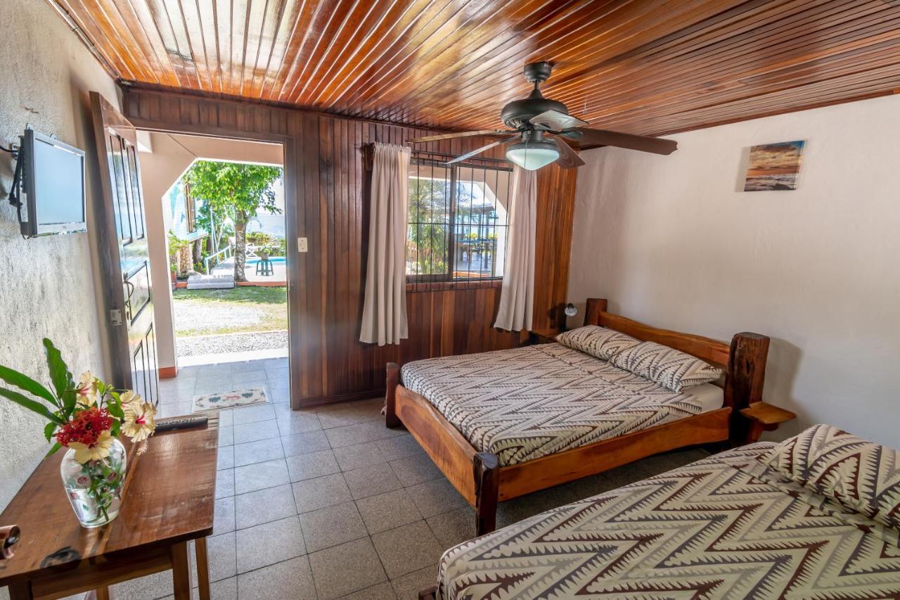 Cabinas Arrecife Cahuita Exterior photo