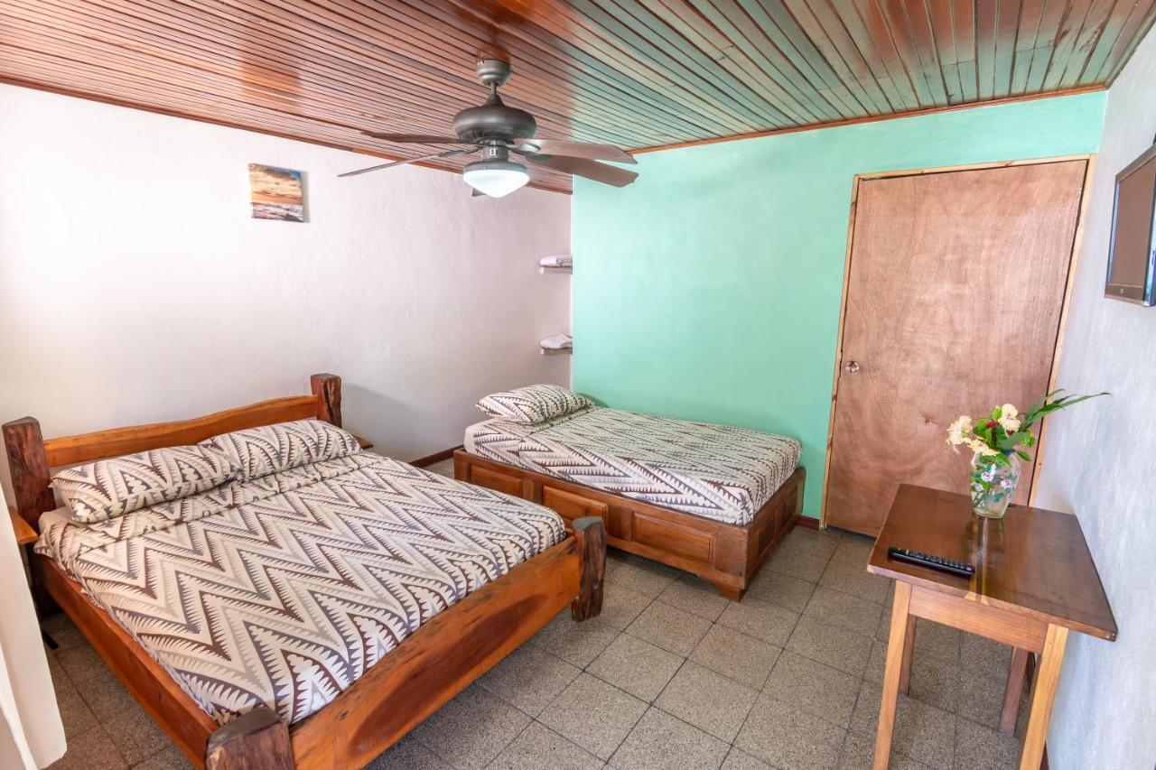 Cabinas Arrecife Cahuita Exterior photo