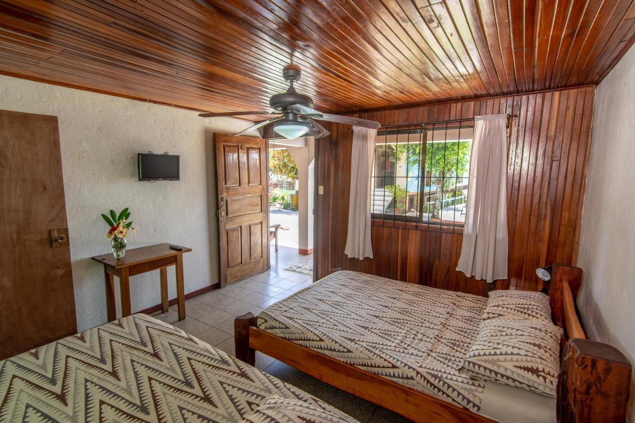 Cabinas Arrecife Cahuita Exterior photo